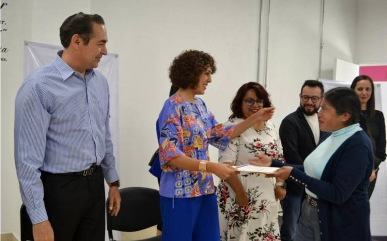 Mujeres víctimas de violencia se vuelven electricistas