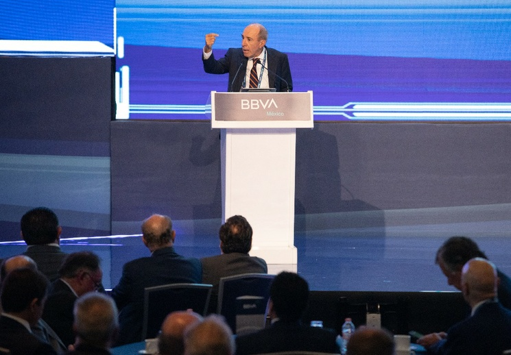El fin de sexenio será estable en política y economía: BBVA