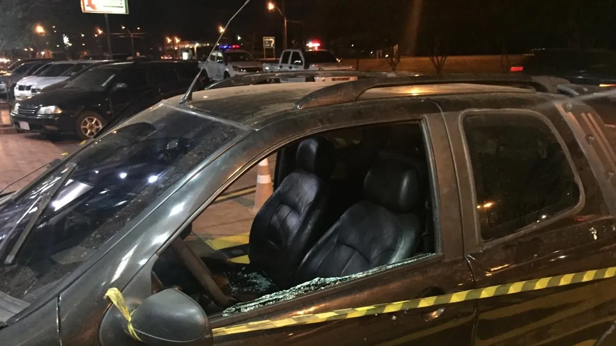 Ejecutan a sujeto dentro de su vehículo en Tlalmanalco