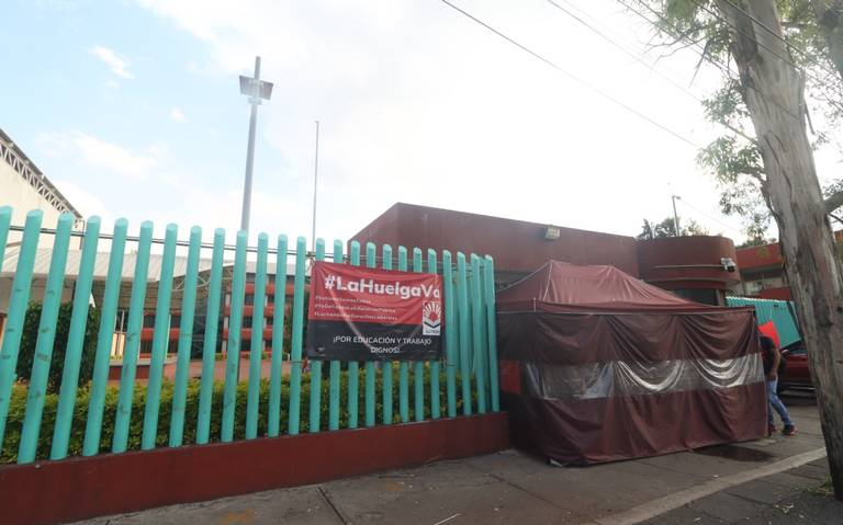 Siguen en huelga empleados y profesores del IEMS CDMX por un incremento salarial