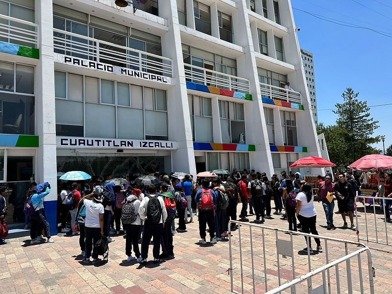 Estudiantes de la PLC Cuautitlán Izcalli exigen a ayuntamiento apoyo a la educación