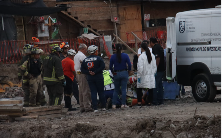Fallece trabajador aplastado tras caída de una barda en Coyoacán