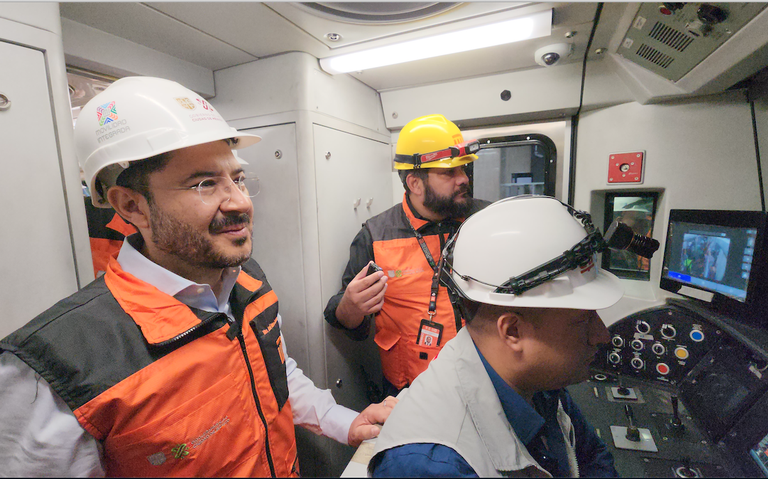 Supervisa Batres avances en la modernización de la línea 1 del metro