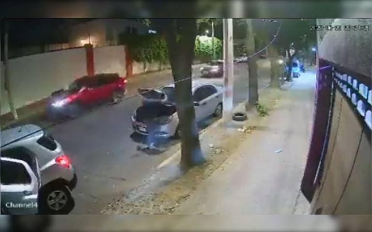 Vecinos hacen justicia por su propia mano al golpear a ladrón de autopartes