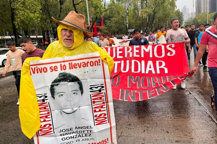 Dictan formal prisión a ocho militares vinculados al caso Ayotzinapa