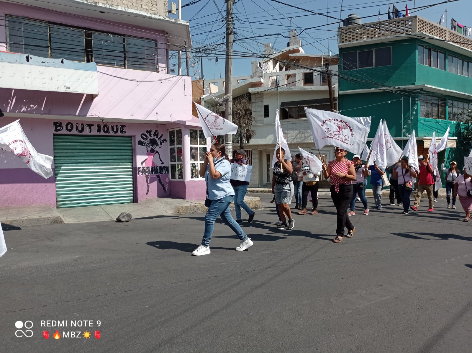 Intensa ola de calor y falta de agua en Iztapalapa