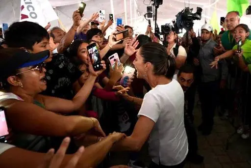 En Nezahualcóyotl Edoméx, Primera Corcholata  ante 20 mil Simpatizantes