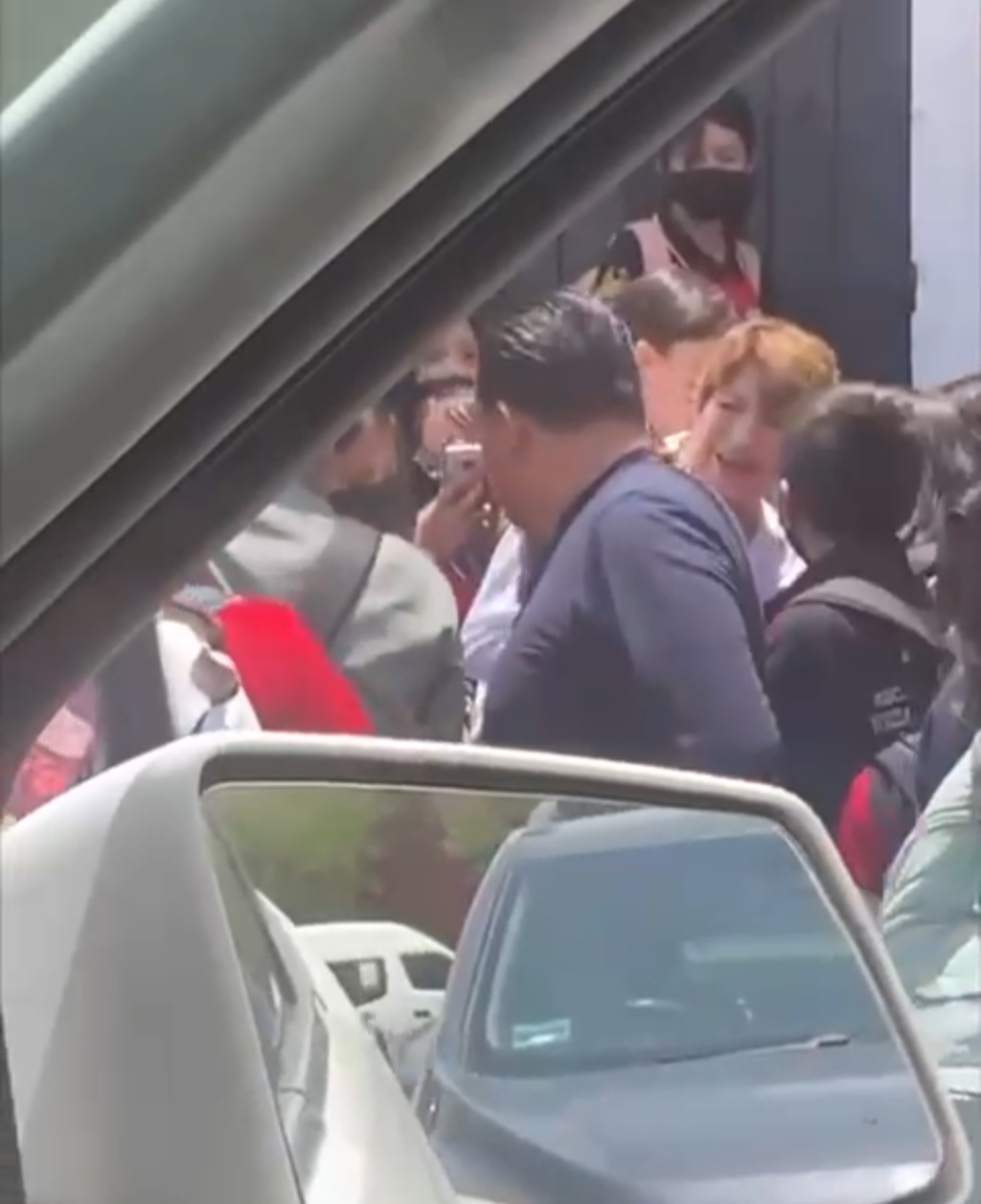 Visita imprevista de la Gobernadora  Delfina Gómez a la Escuela de Nezahualcóyotl en Texcoco Edoméx.