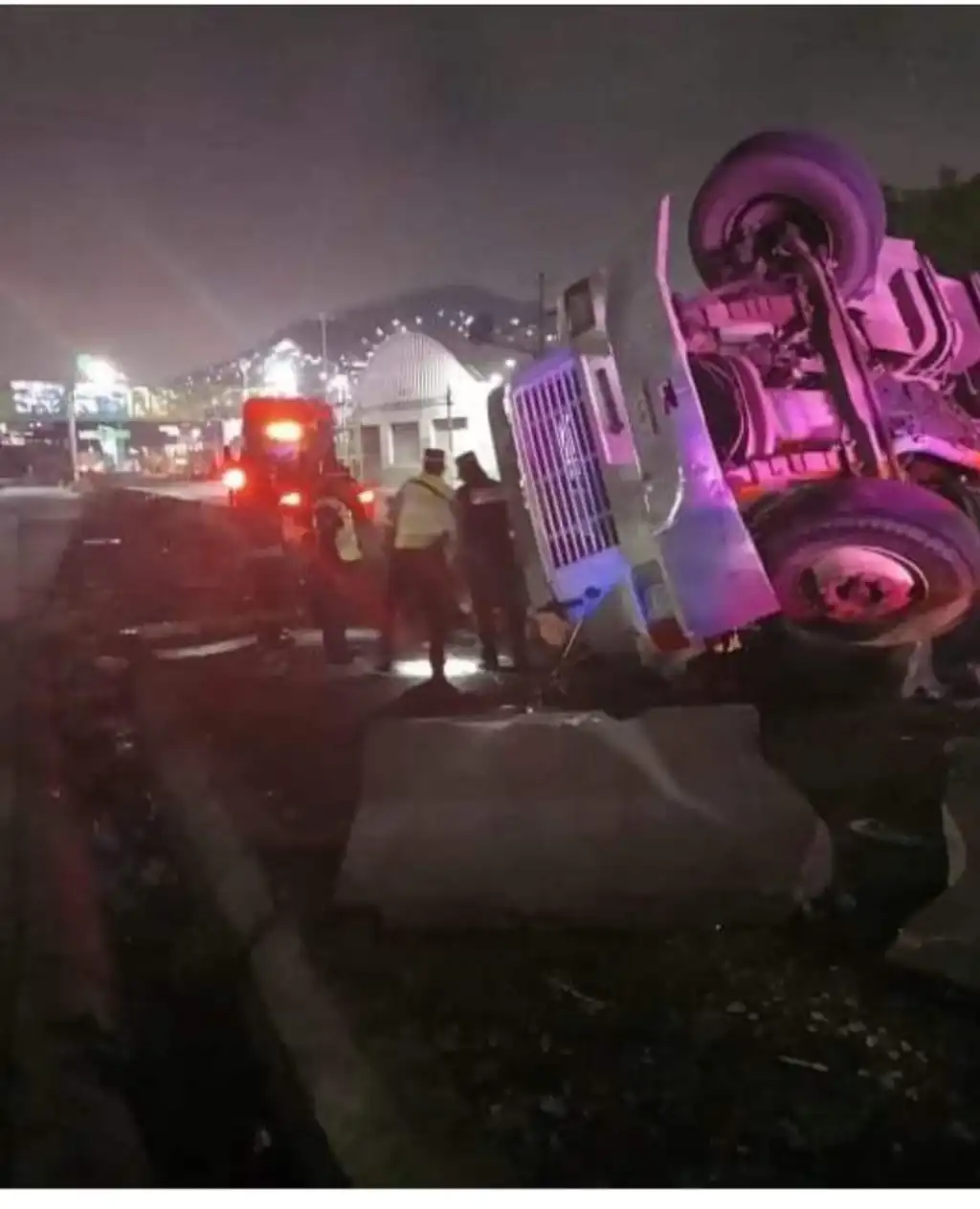 Fuerte Accidente a la altura de Laguna de “Xico” en carretera Chalco Edoméx- Tláhuac