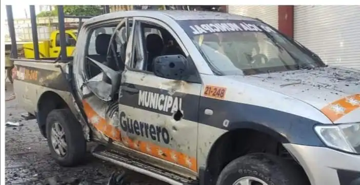 ConPirotecnia Explota Auto en Balacera contra Policía Local en Villa Guerrero Edoméx