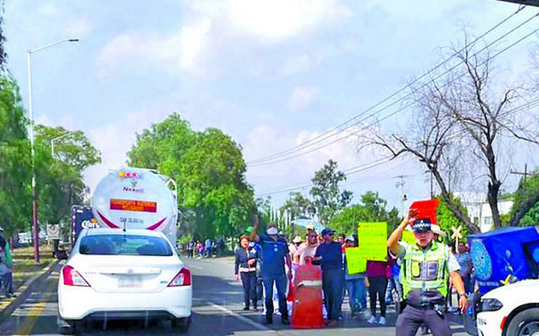 Vecinos de Texcoco bloquean la carretera federal por falta de agua ...