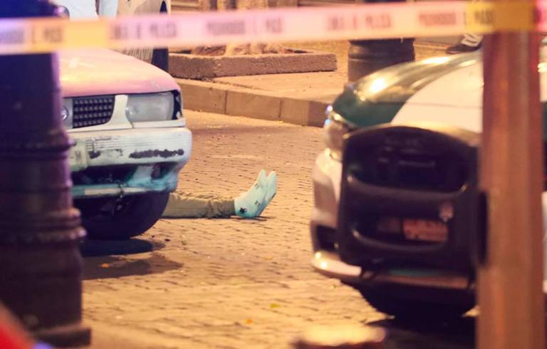 Riña en un bar de Tacuba termina con un muerto y otra detenida