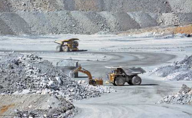 La minería sigue siendo el pilar económico a pesar de ser criticada: Mineros