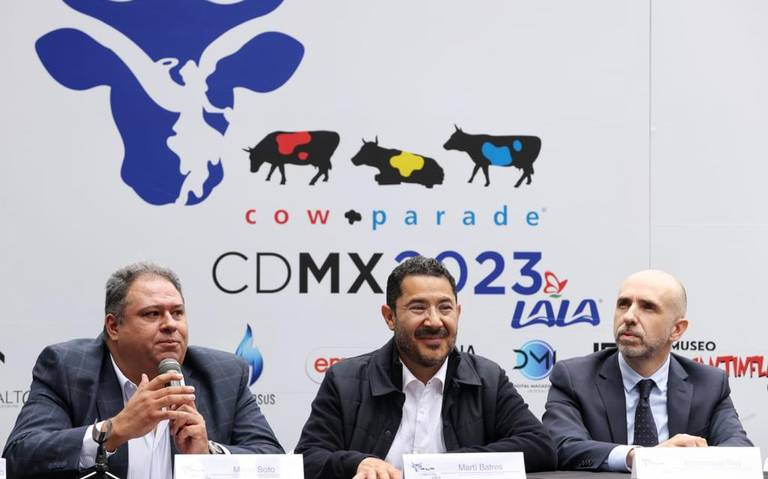 Martí Batres asiste a la inauguración de Cow Parade 2023 en Reforma