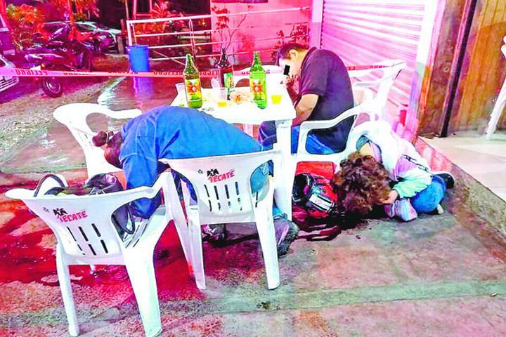 Comando armado irrumpió en un negocio de comida para acribillar a cuatro amigos que comían