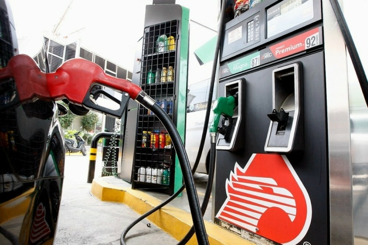 Ingresos de Pemex bajan por la venta de las gasolinas en 31% en mayo