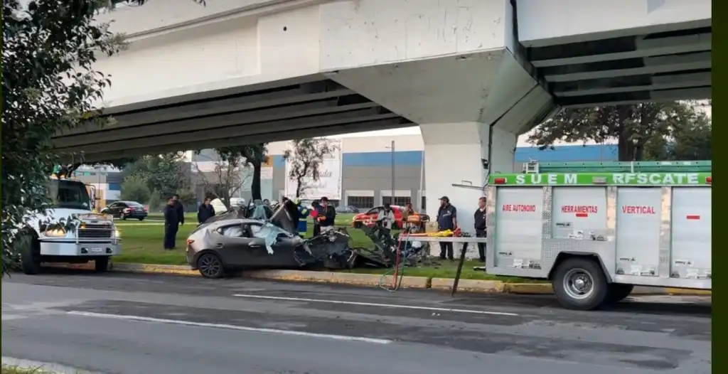 Al Chocar su Auto Mujer en Paseo Tollocan EN Toluca Edoméx
