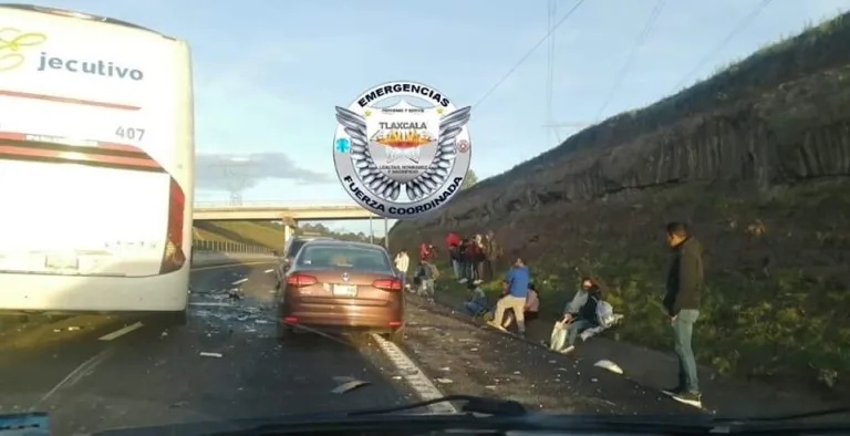 Heridos y Prensados en la México- Veracruz por Autobús Accidentado contra Tráiler