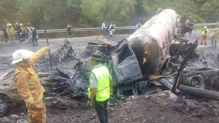 8 Muertos deja Mortal Accidente de Pipa en la Iguala-Chilpancingo Guerrero México