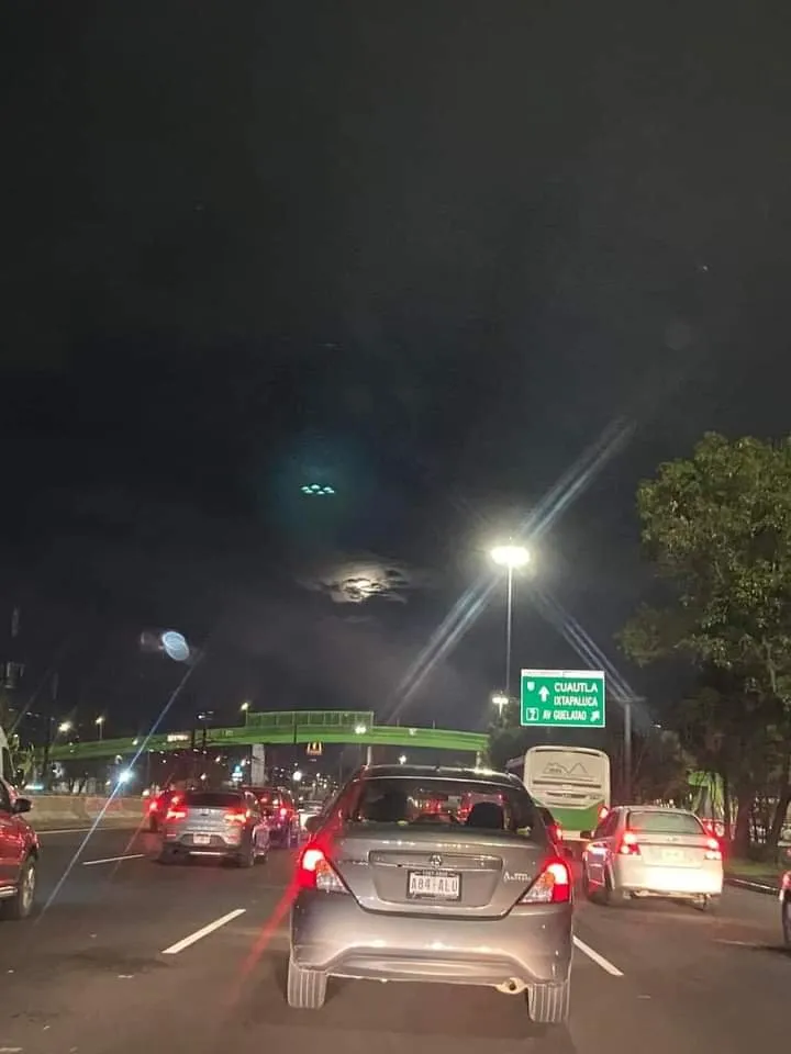 La Noche de este Martes, Objeto Extraño en el Cielo se Exhibe en la CDMX, de que se trata