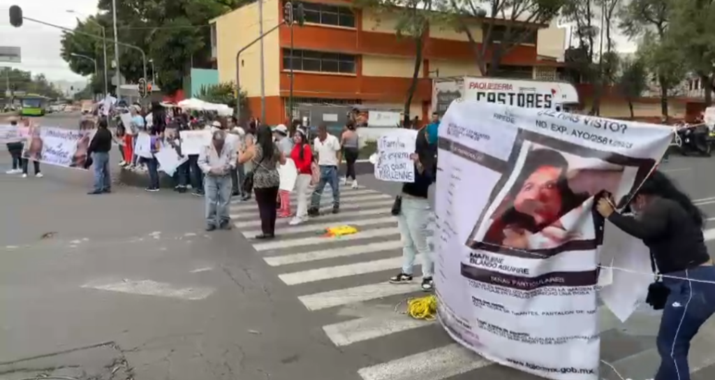 Ríos de la Loza en la CDMX fue Bloqueado para Exigir la Aparición de Ariadna Rivera y de Marlene Blando