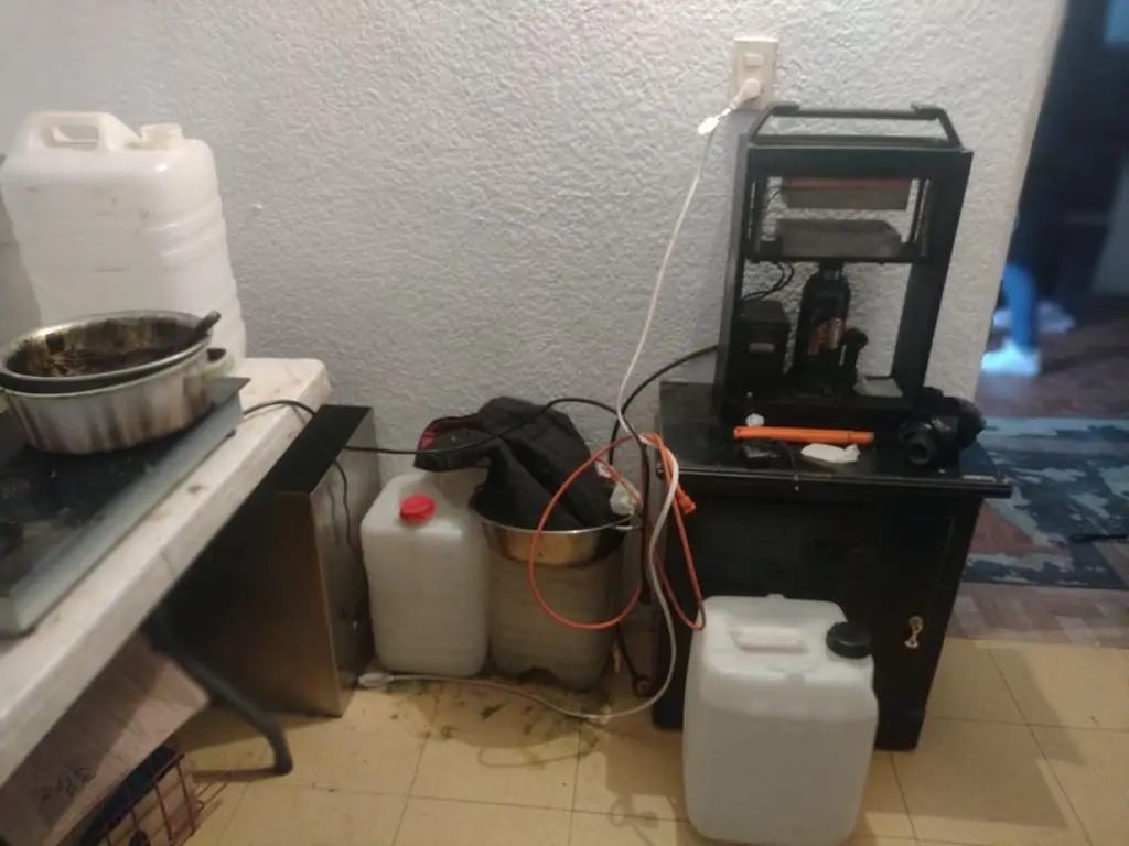 En Metepec Edoméx Desmantelan laboratorio Clandestino de Narcóticos