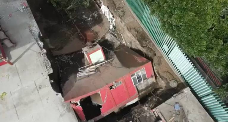 Cae dentro de Socavón Gimnasio en Alcaldía Gustavo A. Madero en la CDMX