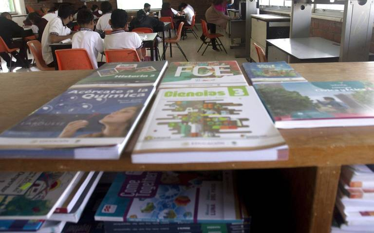 Oposición busca frenar la distribución de libros de texto gratuitos a través de la SCJN