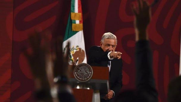 El gobierno de la 4T, encabezado por López Obrador, quiere conservar el poder a costa de lo que sea, inclu so violando la Constitución