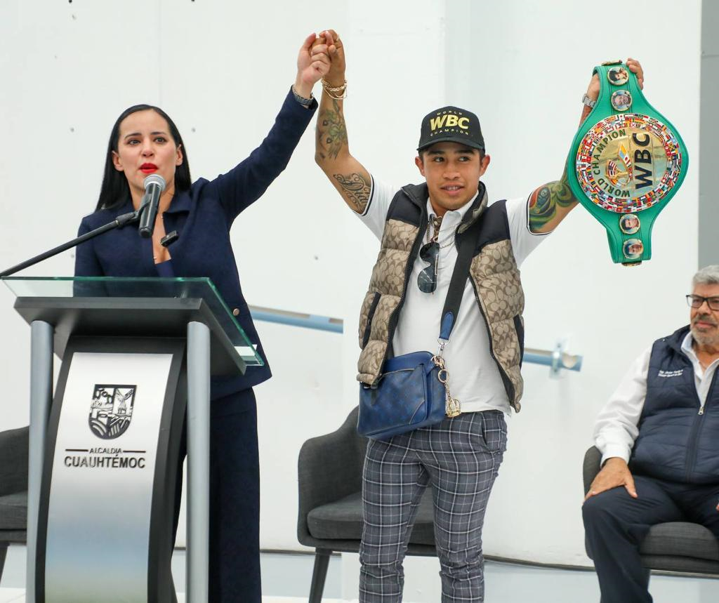 Reinaugura Sandra Cuevas el Deportivo Morelos de la mano del campeón de boxeo Rey Martínez y del futbolista Ad rián Chávez