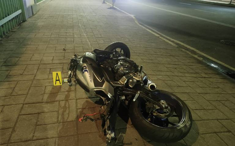 Muere motociclista derrapa al ir a exceso de velocidad y muere