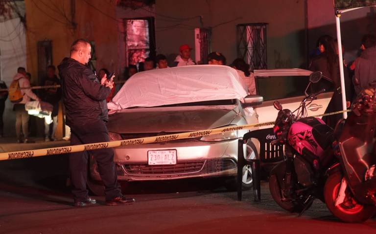 Ejecutan a automovilista por motosicarios en la Miguel Hidalgo