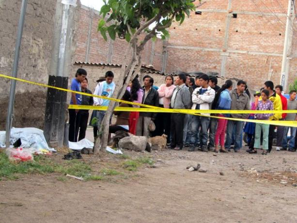Dejan el cadáver de un hombre en un domicilio con el tiro de gracia