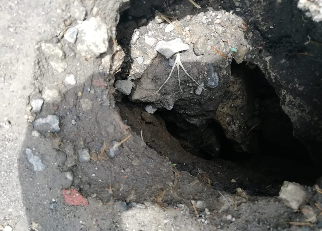 Socavón en Tlalpan, un peligro para sus habitantes