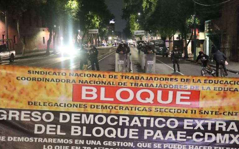 Tras ocho horas de bloqueo, integrantes de la CNTE retiran bloqueo de Izazaga
