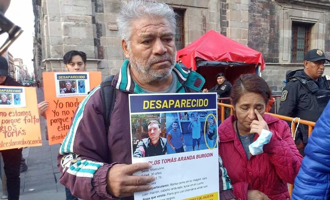 Familiares del mexicano desaparecido en Canadá, se manifiestan afuera de Palacio Nacional