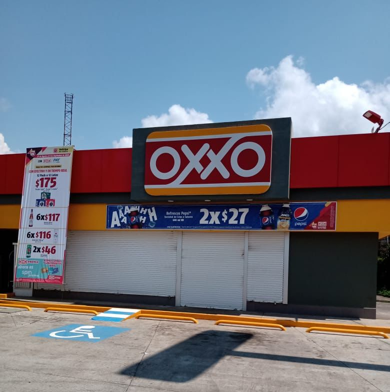 Por amenaza de los Viagra cierran tiendas en Uruapan, Michoacán