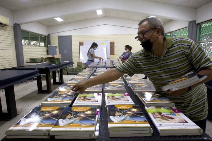 Maestros desconocen los nuevos libros de texto gratuitos de la SEP: Alianza de Maestros