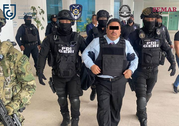 Trasladan a Uriel Carmona al Reclusorio Sur para quedar a disposición del juez de control.Trasladan a Uriel Car mona al Reclusorio Sur para quedar a disposición del juez de control.