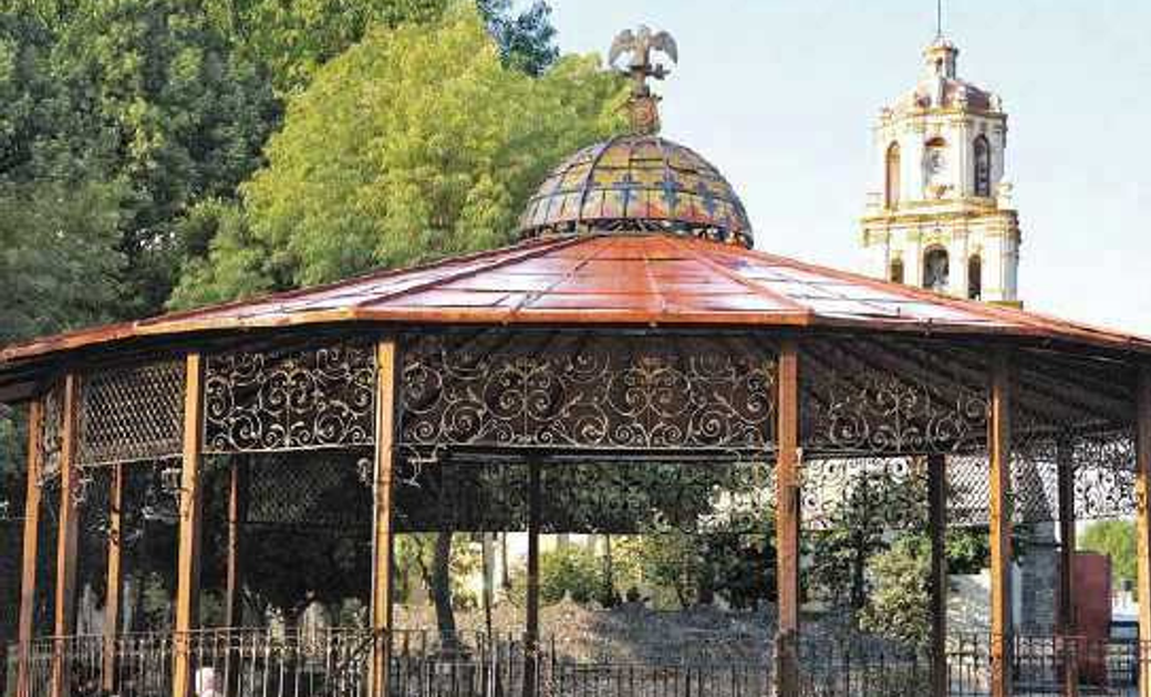 Vecinos de la BJ exigen al INAH que concluya con los trabajos en el quiosco de San Simón Ticumac