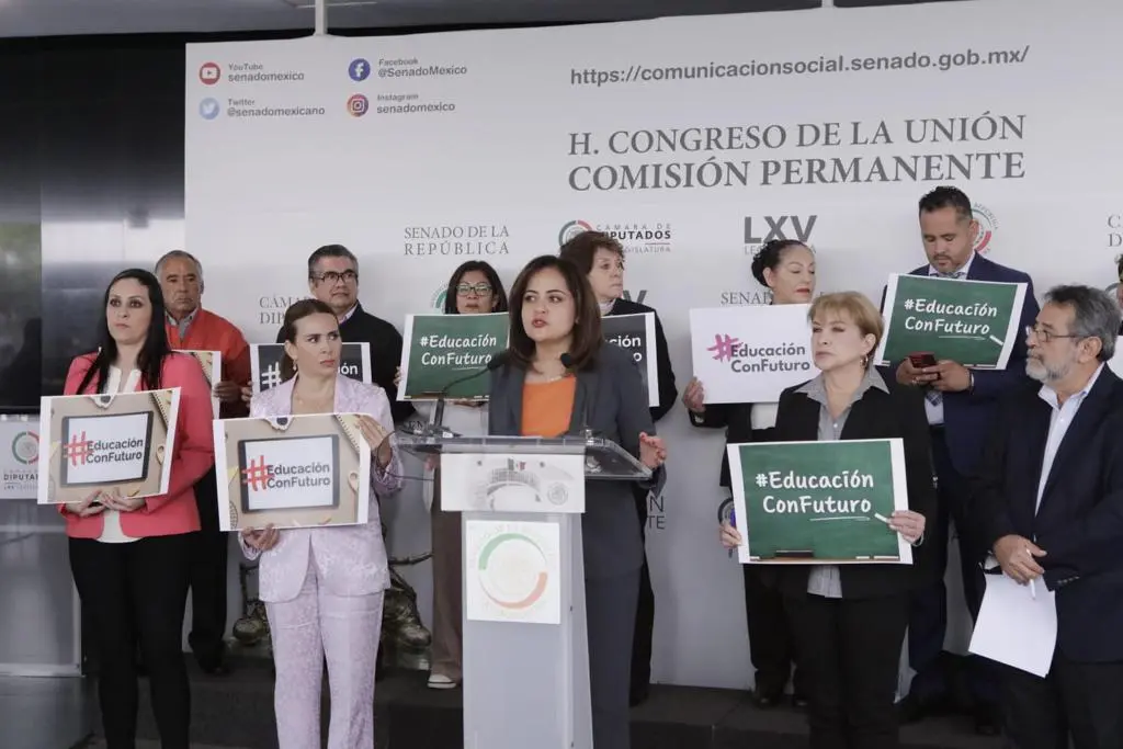 Desacuerdo con la Nueva Edición de libros de Texto Gratuito y de no cumplir con Estándares, manifiestan Legisl adoras