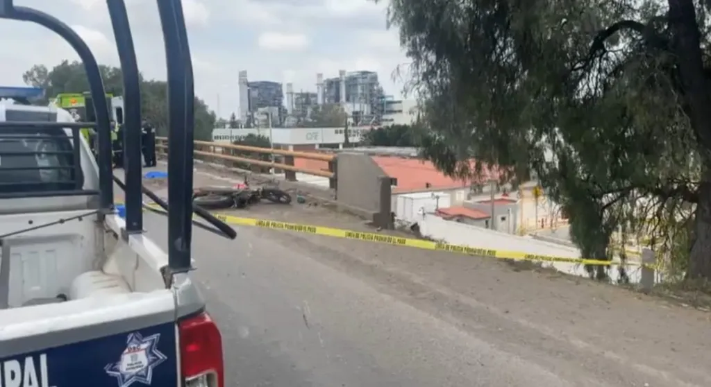 En la Texcoco- Lechería Edomex, Muere Mujer y Esposo tras Viajar en Moto y ser Arrollados por Unidad de Carga