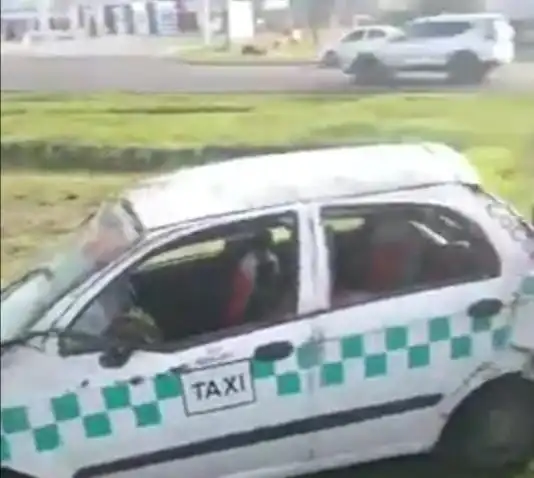 Deja Tres lesionados, Volcadura de Taxi en Toluca Edoméx