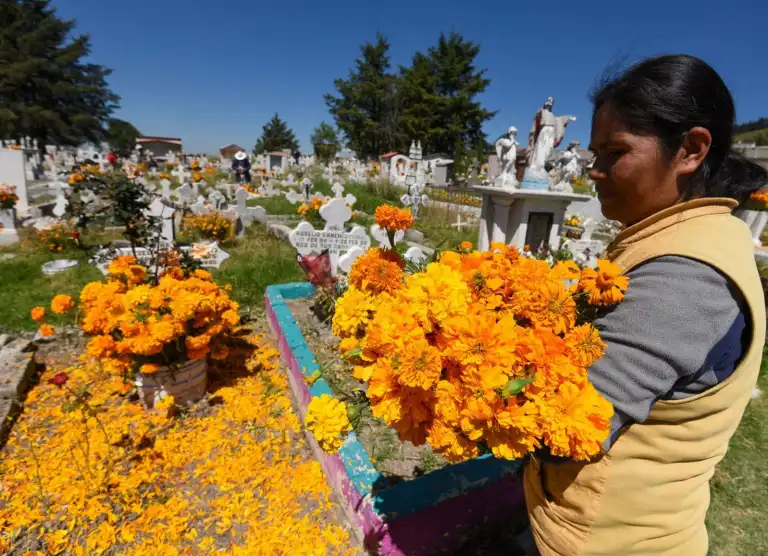 Inicia la Preparación para el Día de Muertos en Toluca Edomèx en el Día de San Miguel Arcángel
