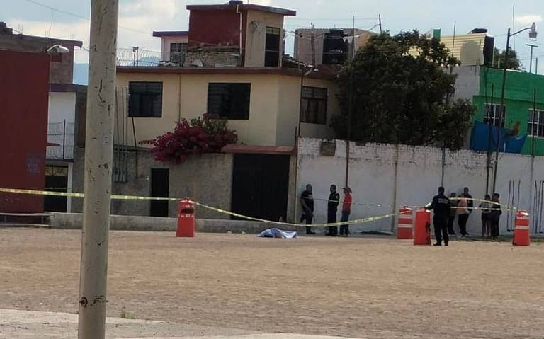 Ejecutan a sujeto cuando caminaba en un camino de futbol en Nicolás Romero