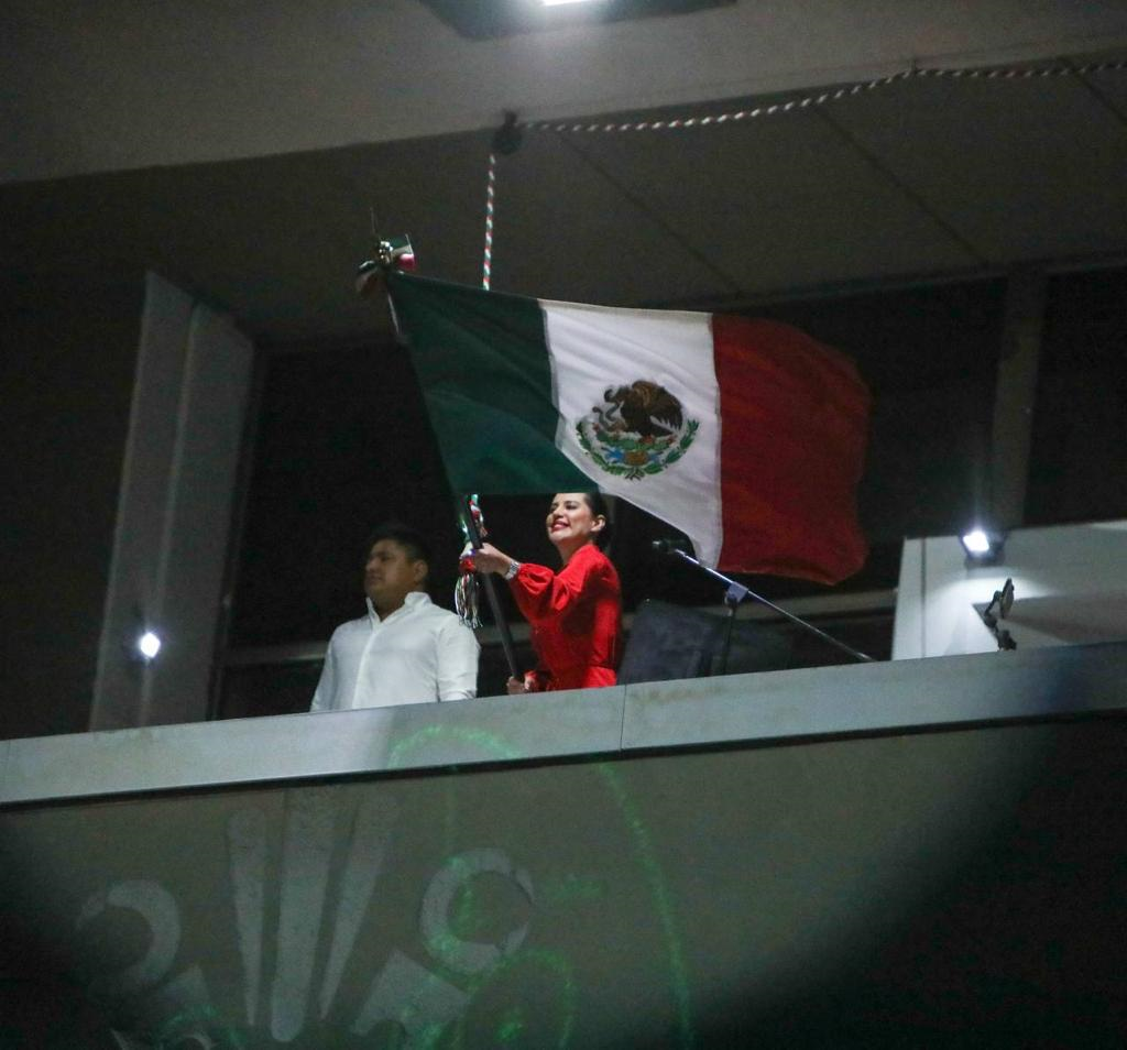 Ante 25 mil asistentes Sandra Cuevas da e Grito de Independencia y convoca a la unidad por la Construcción de l a nueva Capital