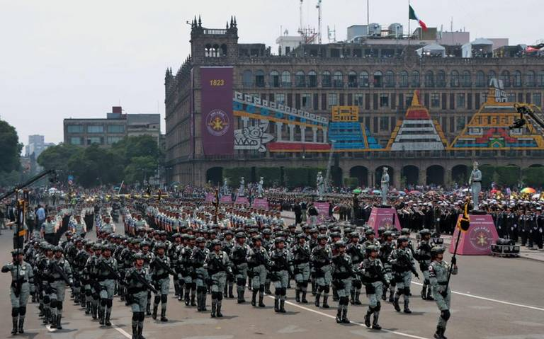 Cientos de personas disfrutaron del desfile militar