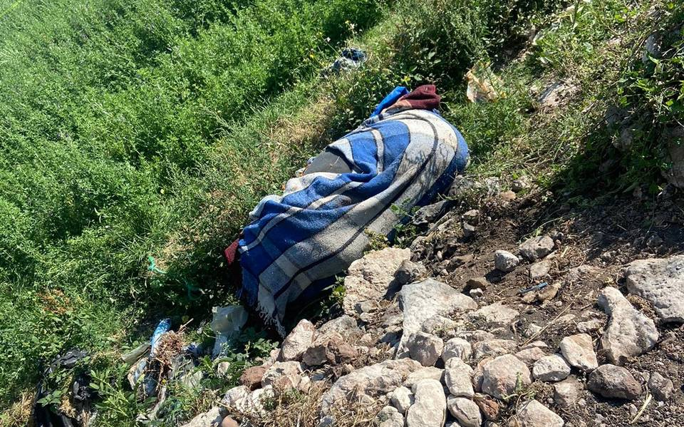 Localizan cadáver de una mujer envuelto en una cobija