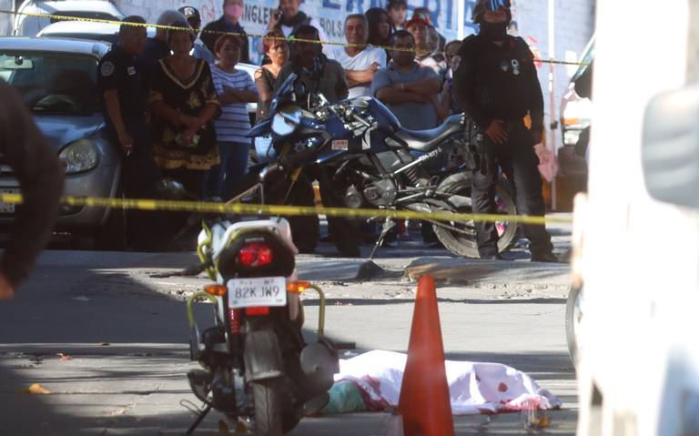 Ejecutan a sujeto con 18 disparos y lesionen a su acompañante