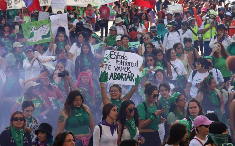 Feministas exigen cumplir la ley en 20 estados del país para despenalizar el aborto